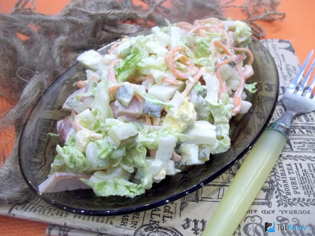 Салат из пекинской капусты и огурцов