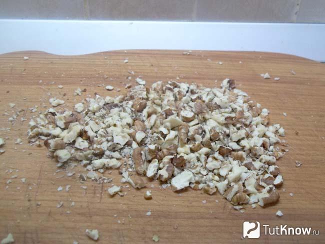 Грецкие орехи очищены подробленны кусочками