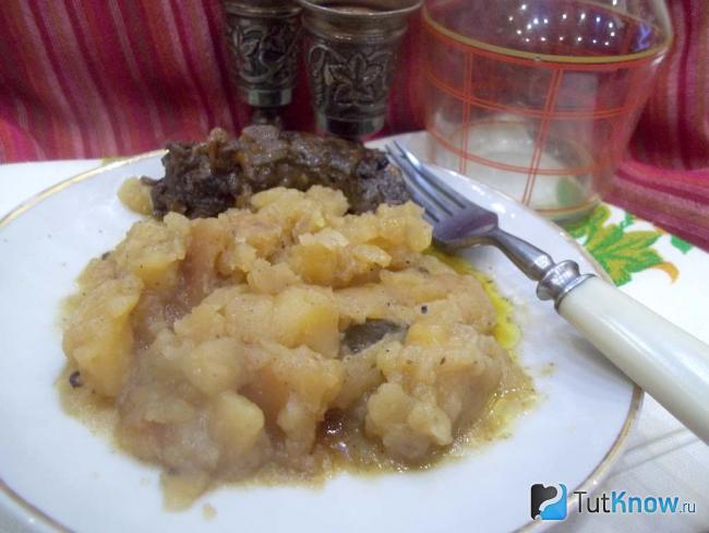 Готовая тушеная картошка в духовке