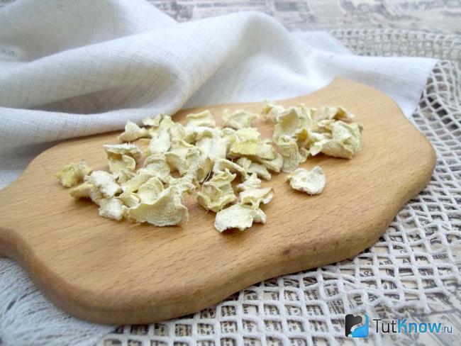 Готовый сушеный имбирь кусочками