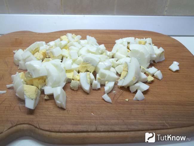 лаваш с корейской морковкой и сыром плавленным и яйцом. 1548970508 3. лаваш с корейской морковкой и сыром плавленным и яйцом фото. лаваш с корейской морковкой и сыром плавленным и яйцом-1548970508 3. картинка лаваш с корейской морковкой и сыром плавленным и яйцом. картинка 1548970508 3. Что нужно знать о лаваше — он должен быть свежим. Это очень важно, так как залежавшийся тонкий лаваш будет ломаться. Форма лаваша может быть любая — круглая или прямоугольная. Пару слов о начинке — сыр для начинки мы предлагаем взять плавленый. Смотрите на этикетку, не берите сырный продукт. Это касается и твёрдых сыров. Морковь по-корейски лучше всего приготовить самостоятельно, рецепт есть на нашем сайте.
