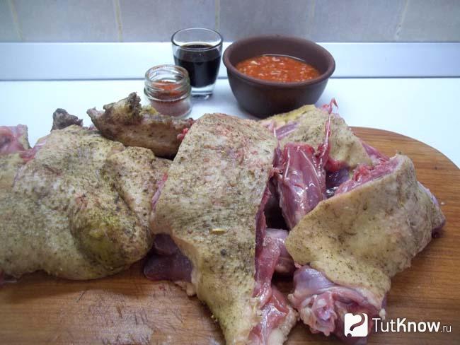 Утка нарезана кусочками
