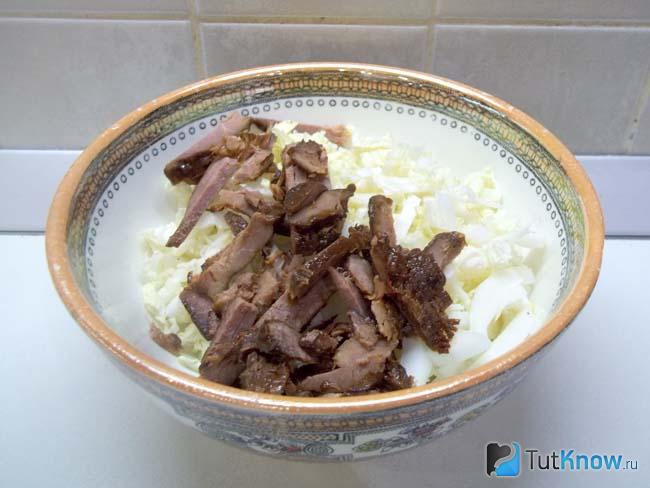 Капуста с мясом соединены