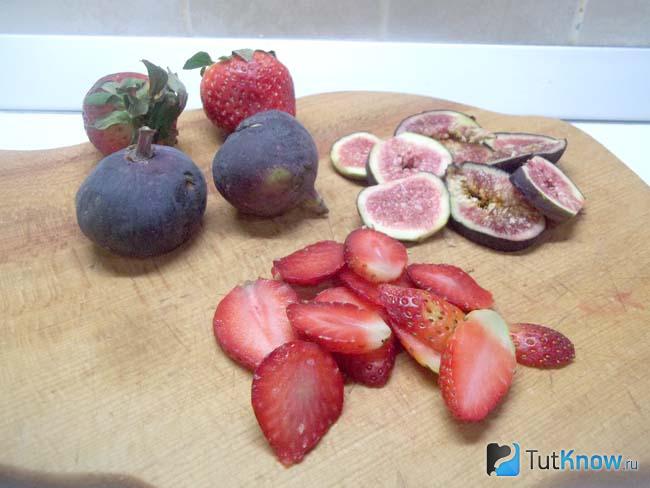 Клубника нарезана кольцами