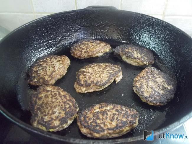 Готовые котлеты из телячьей печени с тыквой и манкой