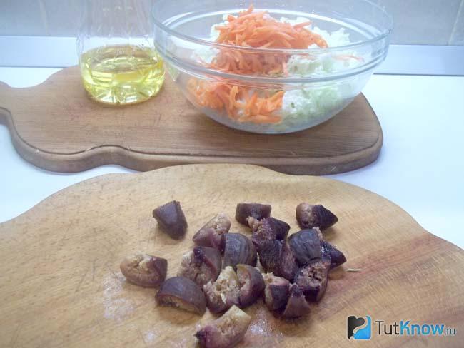 Инжир нарезан кусочками