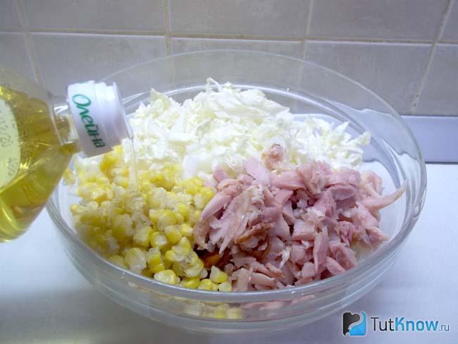 Продукты заправлены маслом