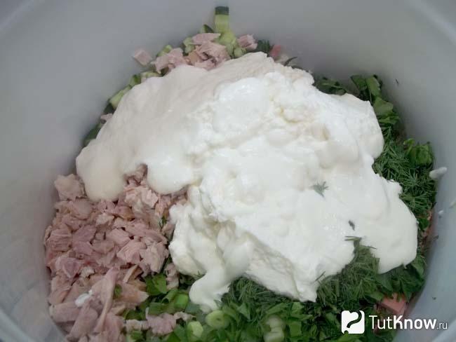 окрошка с копченой курицей на минералке. 1551291627 12. окрошка с копченой курицей на минералке фото. окрошка с копченой курицей на минералке-1551291627 12. картинка окрошка с копченой курицей на минералке. картинка 1551291627 12. Мы приготовить окрошку на минералки. Заправим её майонезом, хотя можно и сметаной. Кислоту и соль предлагаем регулировать лимонным соком. Давайте готовить?