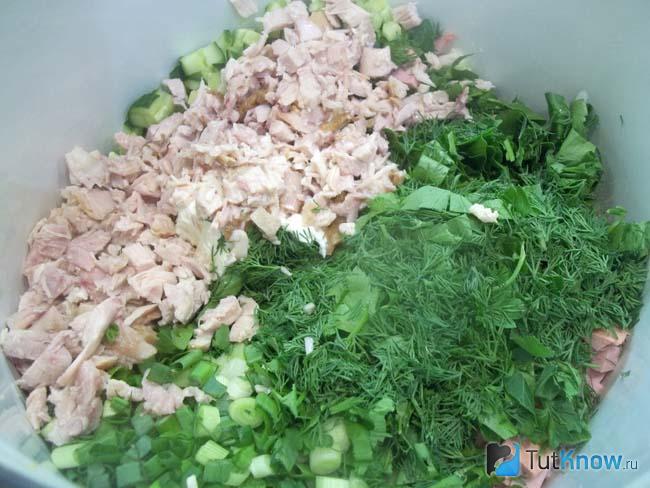 окрошка с копченой курицей на минералке. 1551291630 11. окрошка с копченой курицей на минералке фото. окрошка с копченой курицей на минералке-1551291630 11. картинка окрошка с копченой курицей на минералке. картинка 1551291630 11. Мы приготовить окрошку на минералки. Заправим её майонезом, хотя можно и сметаной. Кислоту и соль предлагаем регулировать лимонным соком. Давайте готовить?