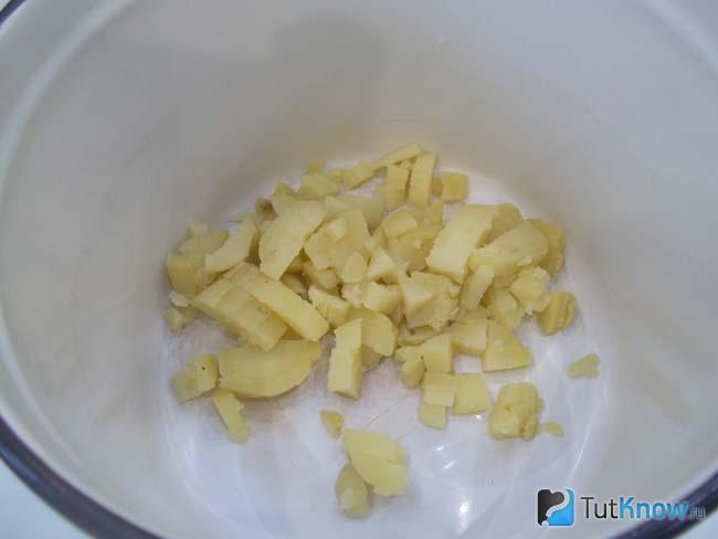 окрошка с копченой курицей на минералке. 1551291632 5. окрошка с копченой курицей на минералке фото. окрошка с копченой курицей на минералке-1551291632 5. картинка окрошка с копченой курицей на минералке. картинка 1551291632 5. Мы приготовить окрошку на минералки. Заправим её майонезом, хотя можно и сметаной. Кислоту и соль предлагаем регулировать лимонным соком. Давайте готовить?