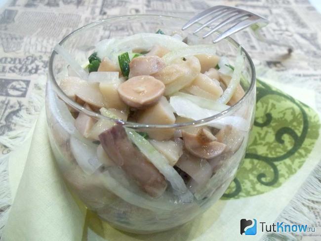 Готовые шампиньоны маринованные с луком в масле