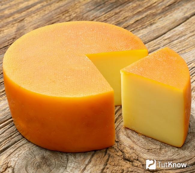 Как выглядит копченый сыр