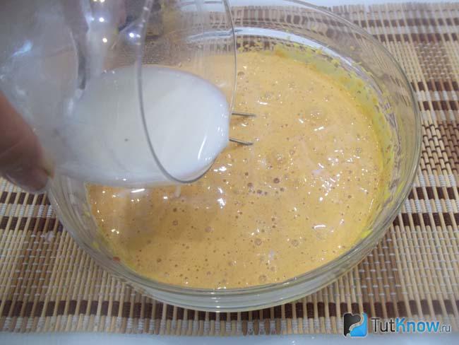 Напитки из клубники с коньяком. 1551815291 9. Напитки из клубники с коньяком фото. Напитки из клубники с коньяком-1551815291 9. картинка Напитки из клубники с коньяком. картинка 1551815291 9. Предлагаю необыкновенно вкусный и ароматный клубничный ликер с коньяком из молока и яичных желтков. Это идеальный напиток для гостей, дружеских посиделок и вечеринки с подругами. Вкусив этот божественный коктейль, к нему трудно остаться равнодушным. После первого глотка тягучего сливочного ликера вы получите максимум удовольствия. С таким домашним напитком не сравнится ни один магазинный ликер. Для создания этого шедевра потребуется минимум продуктов, немного времени и простые трудозатраты.