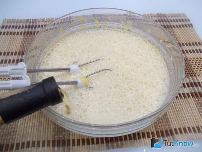Напитки из клубники с коньяком. 1551815296 10. Напитки из клубники с коньяком фото. Напитки из клубники с коньяком-1551815296 10. картинка Напитки из клубники с коньяком. картинка 1551815296 10. Предлагаю необыкновенно вкусный и ароматный клубничный ликер с коньяком из молока и яичных желтков. Это идеальный напиток для гостей, дружеских посиделок и вечеринки с подругами. Вкусив этот божественный коктейль, к нему трудно остаться равнодушным. После первого глотка тягучего сливочного ликера вы получите максимум удовольствия. С таким домашним напитком не сравнится ни один магазинный ликер. Для создания этого шедевра потребуется минимум продуктов, немного времени и простые трудозатраты.