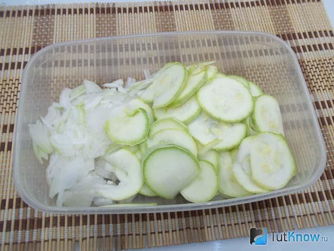 Маринованные сырые кабачки