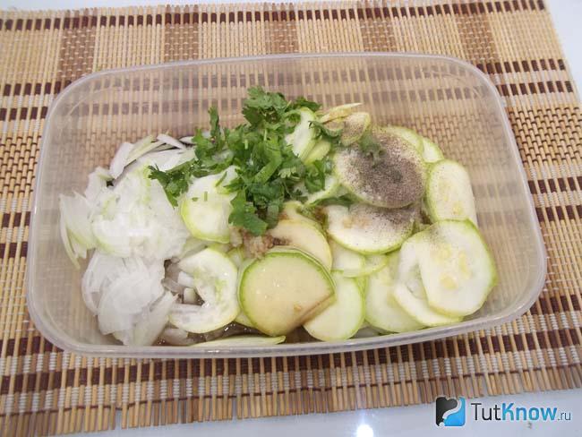 Маринованные сырые кабачки