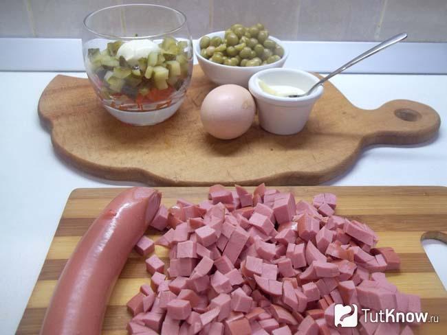 Сарделька нарезана