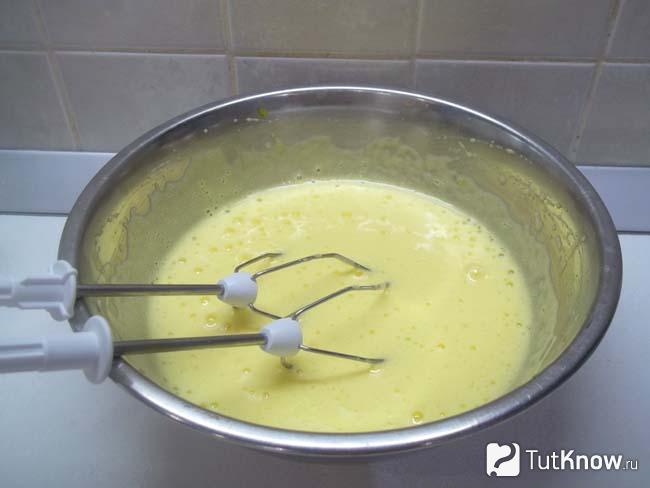Яйца взбиты с сахаром