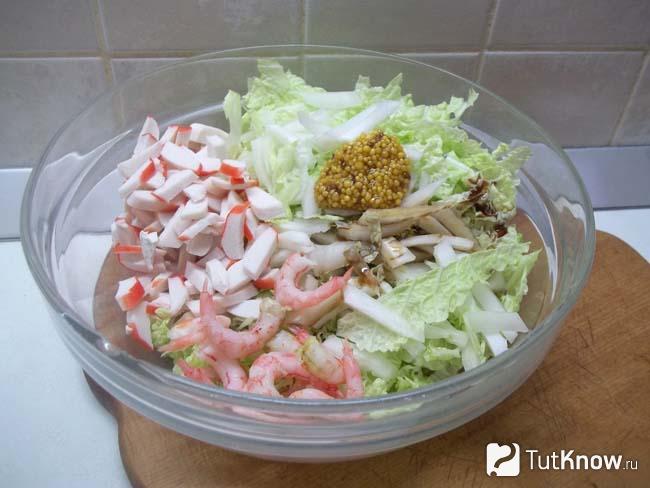 Все продукты соединены в миске