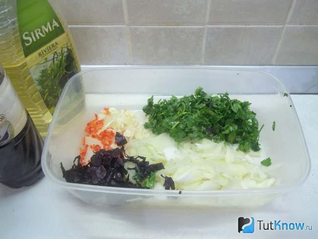Все продукты соединены в миске