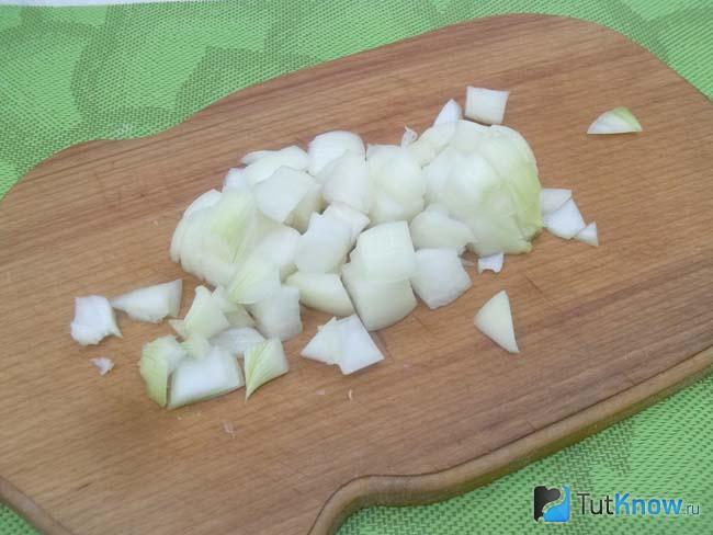 Репчатый лук нашинкован