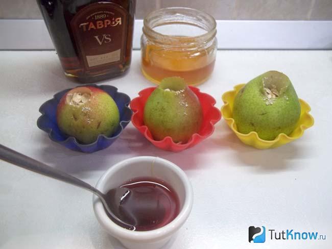 Коньяк перемешан с медом