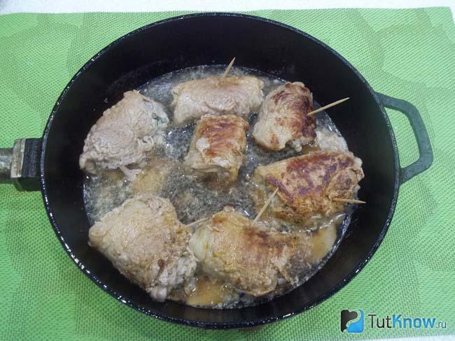 Готовые мясные крученики с сыром и фаршем