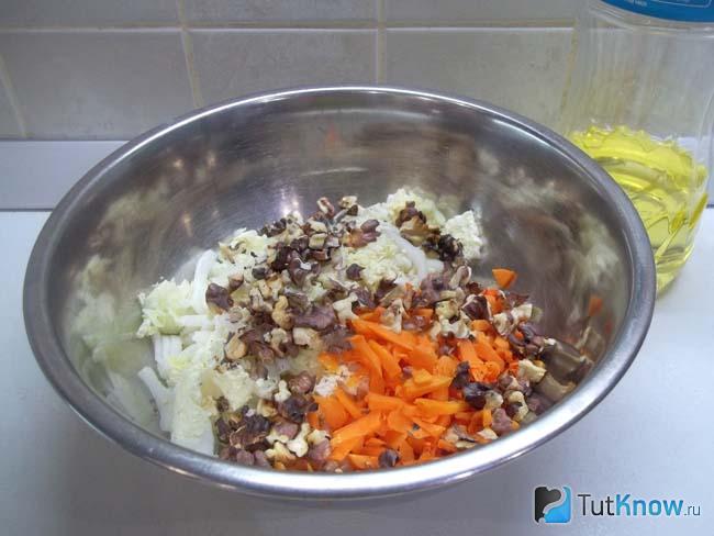 Продукты соединены в миске