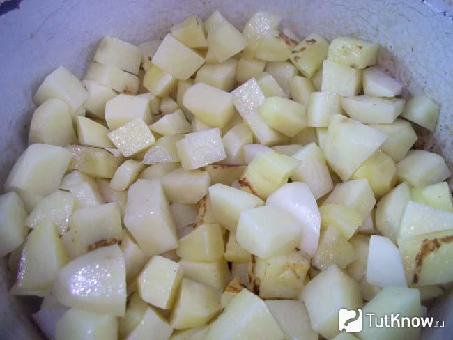 Картофель жарится