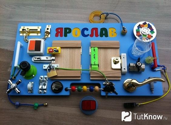 Бизиборд голубого цвета
