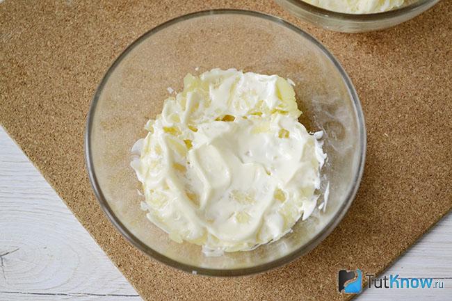 Отваренный картофель с майонезом