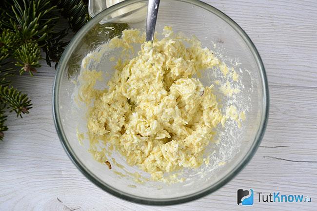 Начинка для закуски на крекерах с сыром