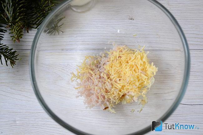 Копченое мясо с тертым сыром