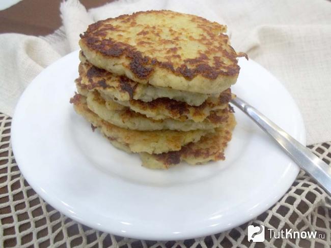Готовые оладьи картофельные с сыром