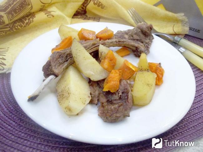 Готовок каре баранины с овощами в духовке