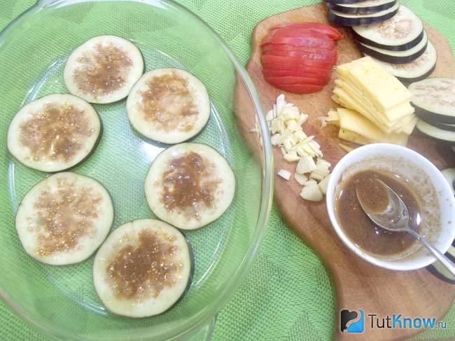 башенки с баклажанами помидорами и сыром в духовке. Смотреть фото башенки с баклажанами помидорами и сыром в духовке. Смотреть картинку башенки с баклажанами помидорами и сыром в духовке. Картинка про башенки с баклажанами помидорами и сыром в духовке. Фото башенки с баклажанами помидорами и сыром в духовке