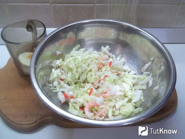 Салат заправлен маслом