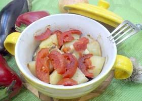 Диетические горшочки с бараниной, баклажанами, картофелем и помидорами