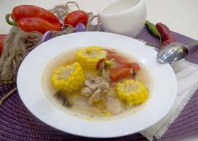 Куриный суп с кукурузой, помидорами и яйцами