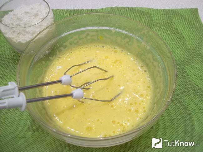Яйца взбиты с сахаром