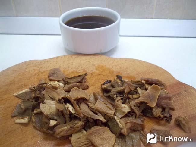 Грибы нарезаны