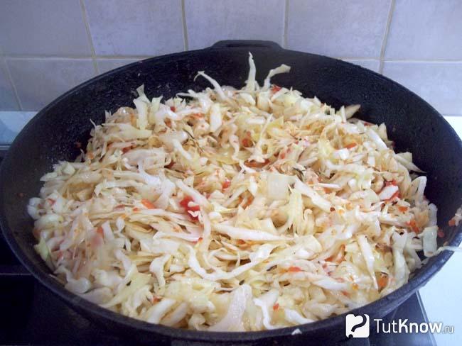 Капуста жарится