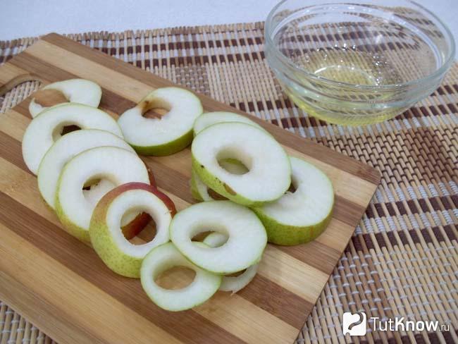 Груши нарезаны кольцами