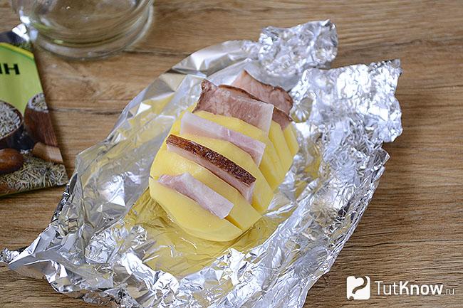 Сырая картошка с копченым салом
