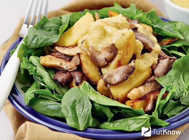 Теплый салат с вешенками и картофелем