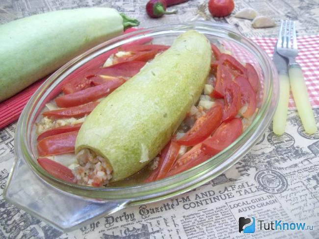 Готовые кабачки, фаршированные мясным фаршем Цилиндр