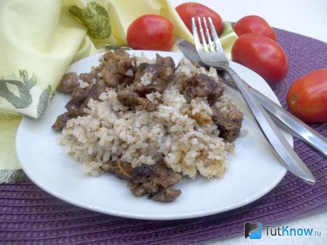 Готовое мясо с рисом в духовке