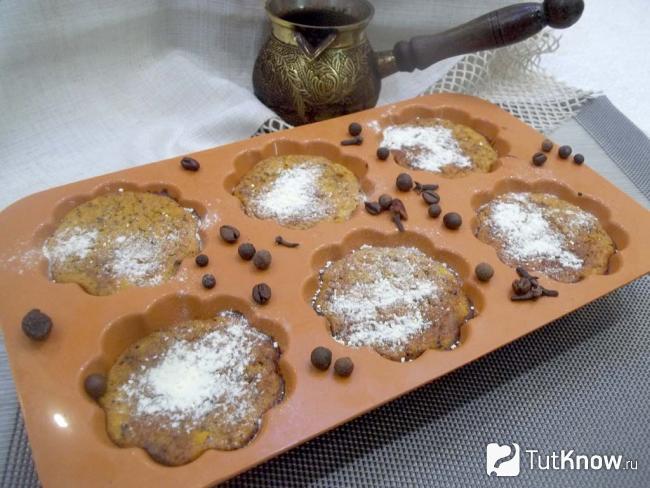 Готовые тыквенно-имбирные кексы с медом и овсянкой