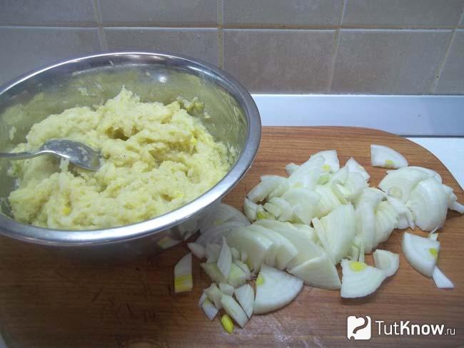 Репчатый лук нашинкован