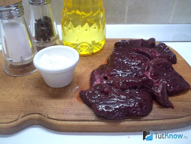 Печень нарезана кусочками